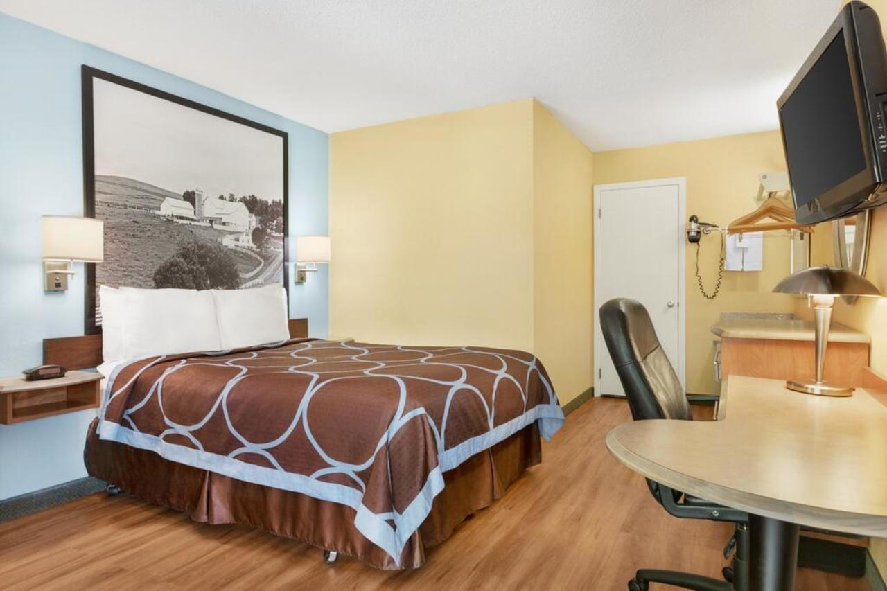 Super 8 By Wyndham Findlay Hotel Buitenkant foto