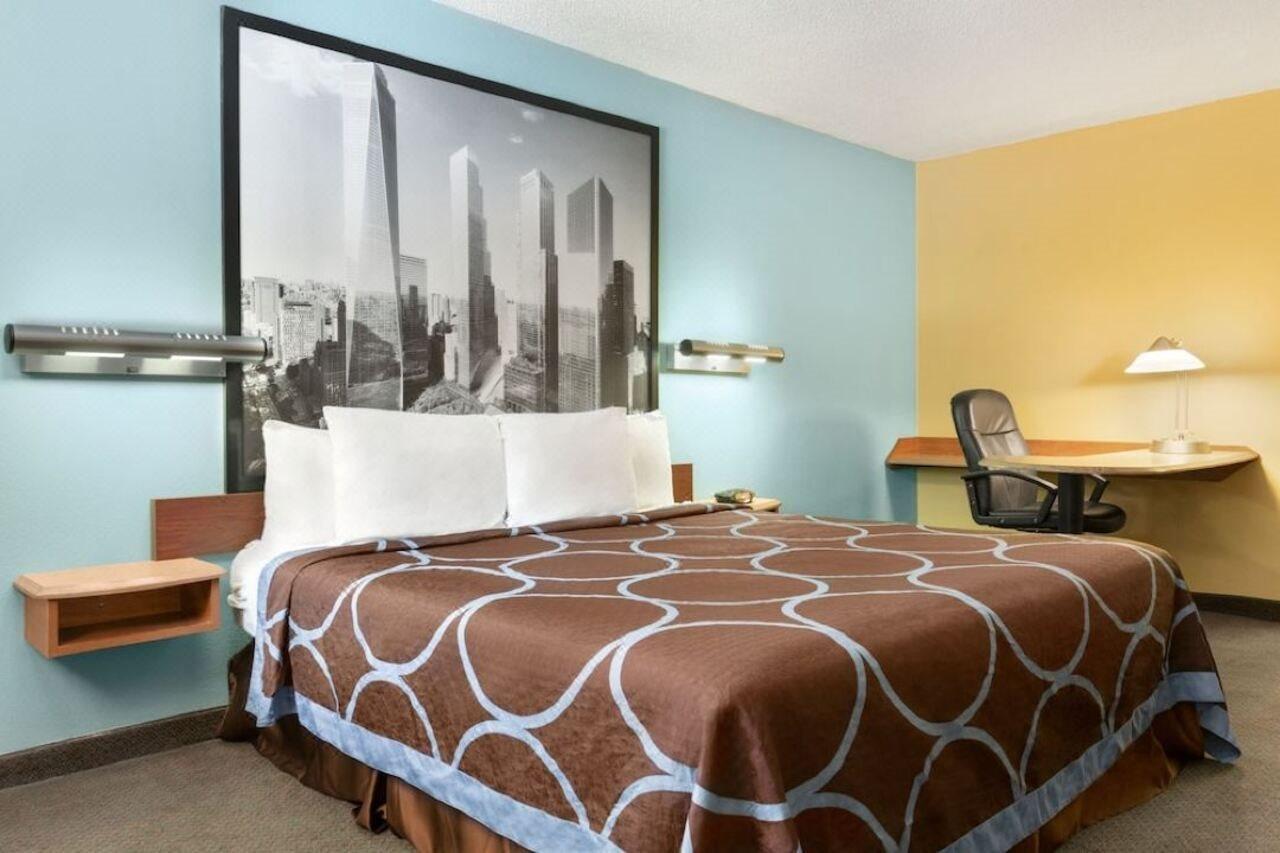 Super 8 By Wyndham Findlay Hotel Buitenkant foto
