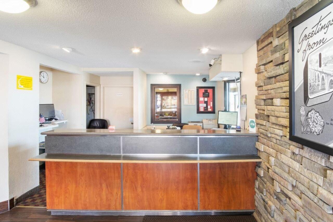 Super 8 By Wyndham Findlay Hotel Buitenkant foto