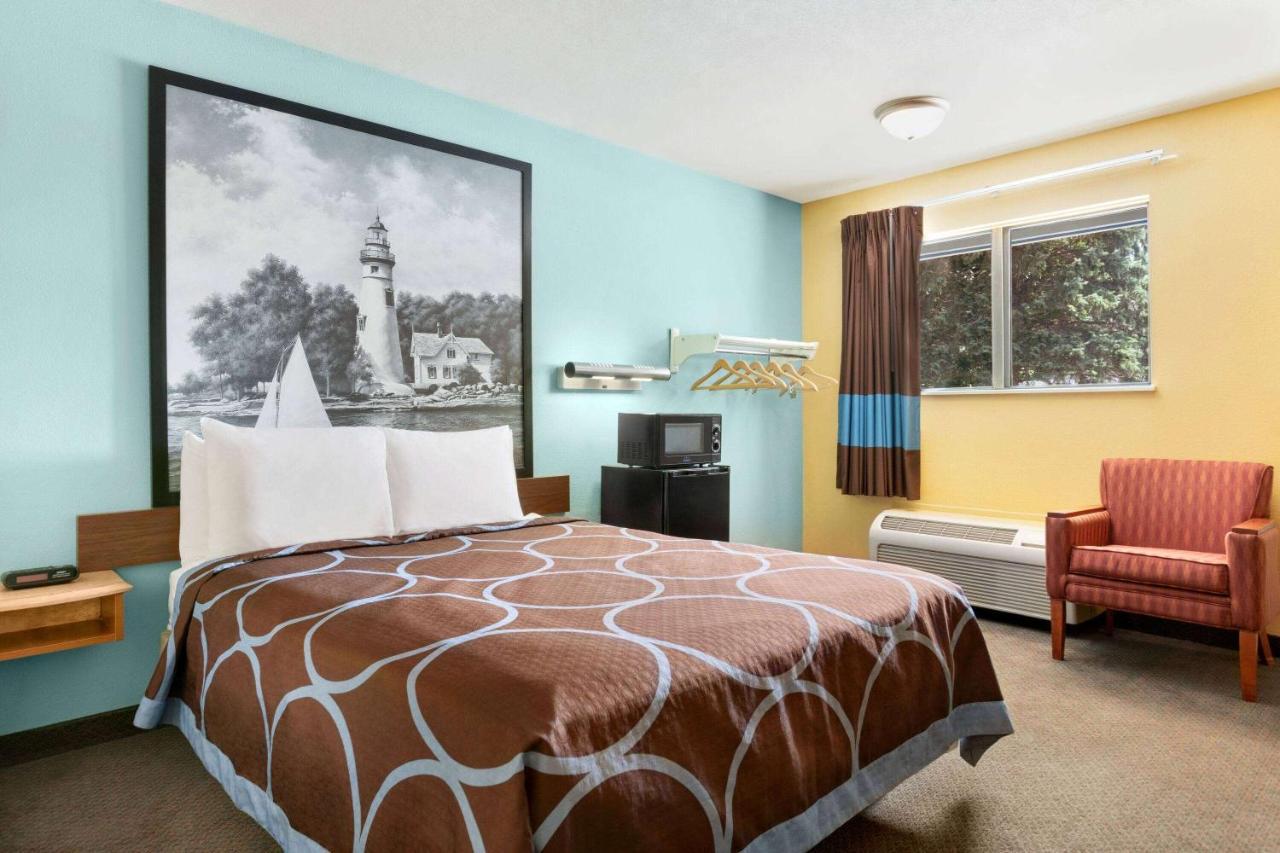 Super 8 By Wyndham Findlay Hotel Buitenkant foto